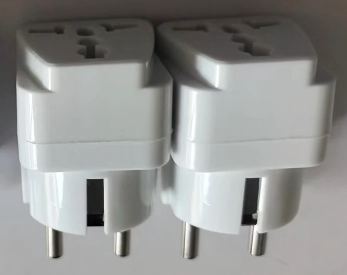 EU-to-universal plug adapter